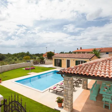 Beautiful With Barbecue In Sveti Lovrec Villa
